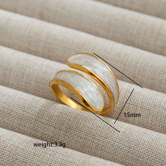 Pearlcurve Ring